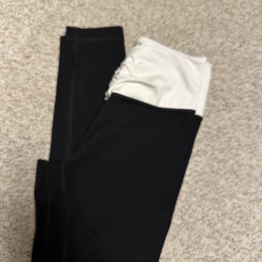 Victoria’s Secret 🩷Leggings Bundle – Black Foldover + Black/White Ruched W - Picture 2 of 7